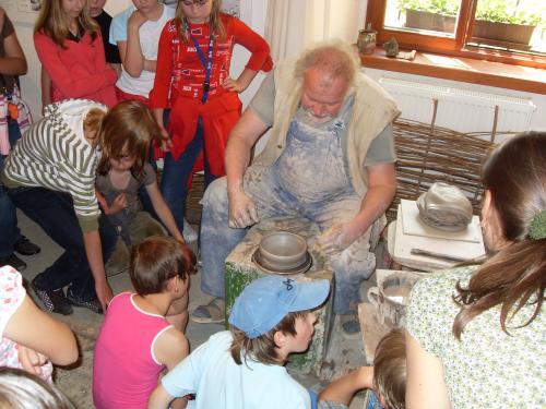 Den s Kelty 2009 - výroba keramiky