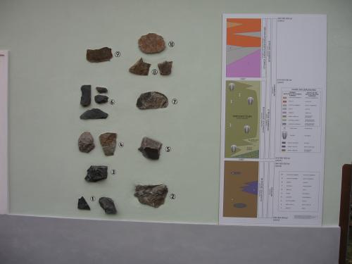 Profily vrstev skryjsko-týřovického kambria s ukázkami hornin