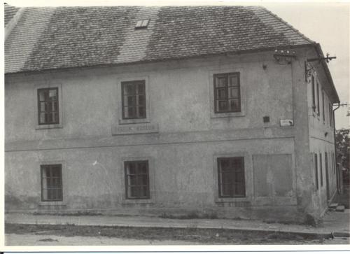 Stará fotografie budovy muzea