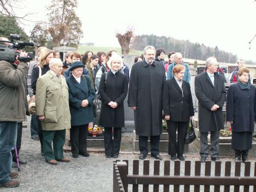 Členové OS pro podporování Muzea T. G. Masaryka v Lánech pravidelně uctívají památku prezidenta T. G. Masaryka